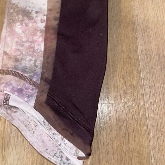 LULULEMON RETREAT 7/8ths YOGA PANTS BLACK CHERRY/SUGAR CRUSH COMBO SIZE 4 - Picture 5 of 14